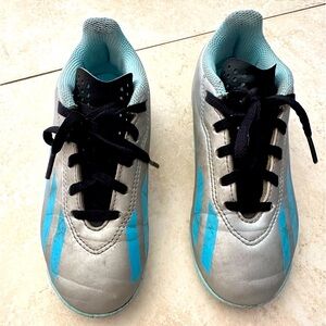 Boys Adidas Messi indoor soccer shoes size 12 silver and blue